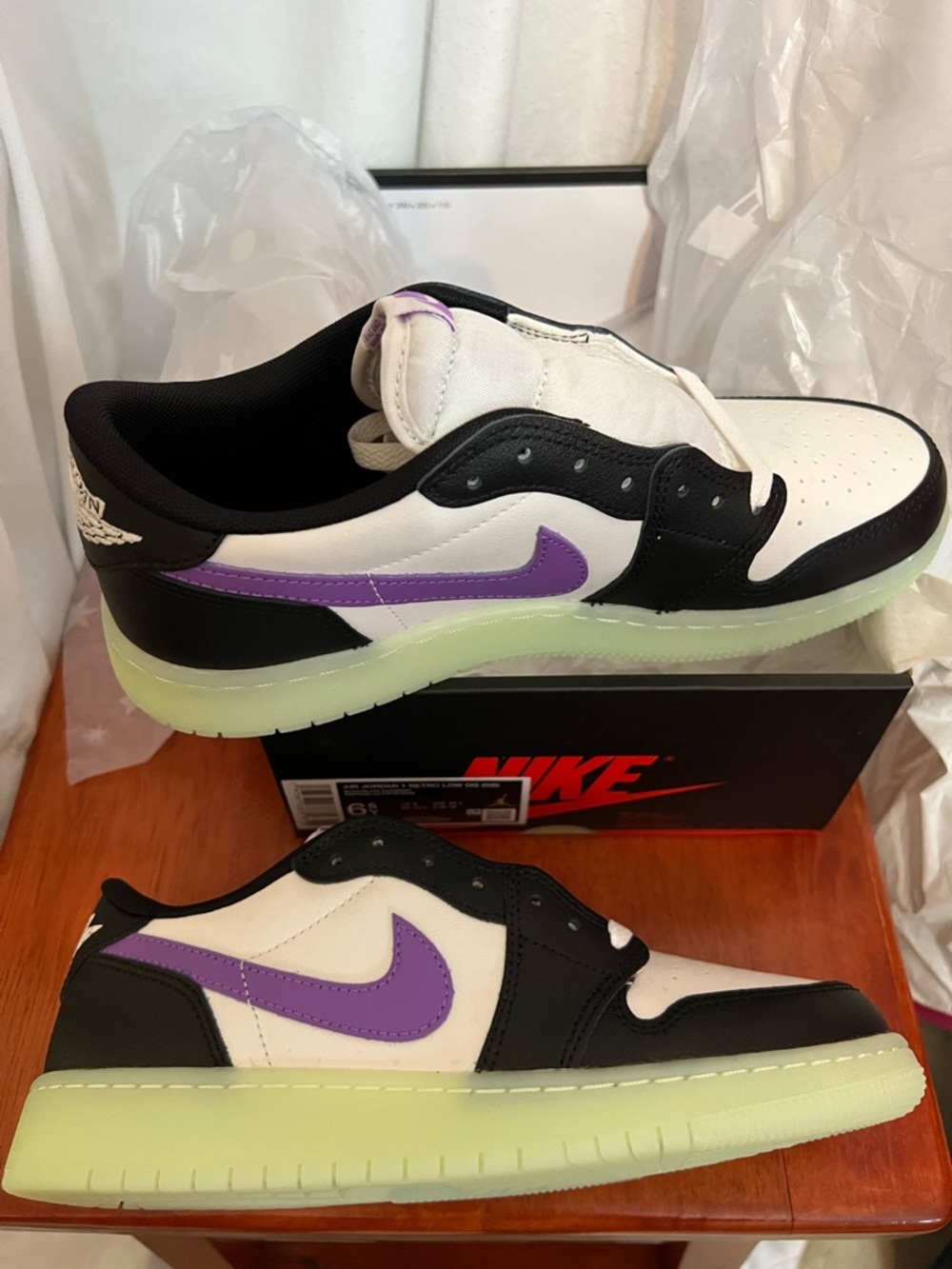 Nike Kids Low-Top Sneakers - White/Black/Purple with Glow Sole